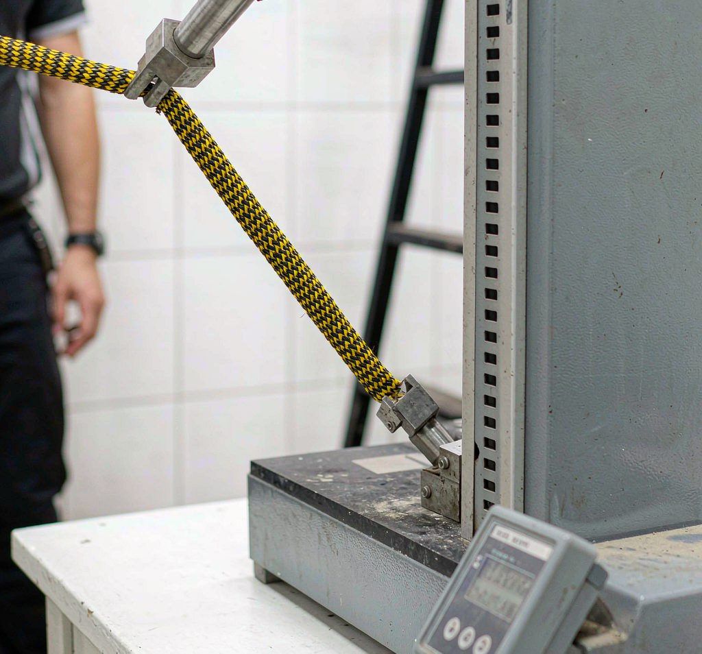Universal tensile testing machine